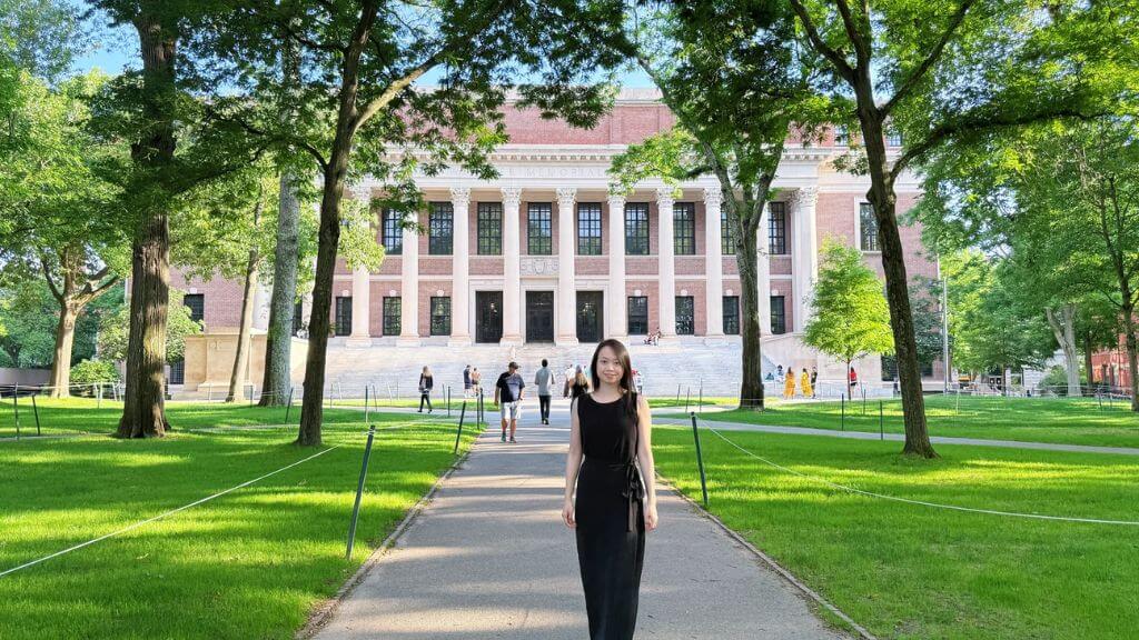 Đại học Harvard - cái nôi học thuật hàng đầu với khuôn viên cổ kính nổi tiếng