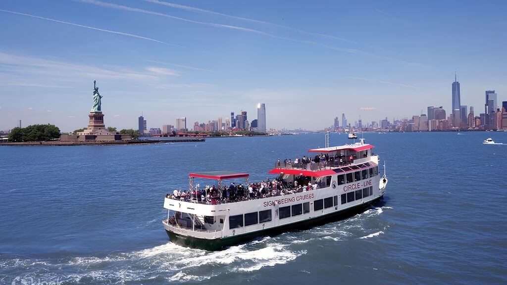 Du thuyền đến đảo Liberty và chiêm ngưỡng biểu tượng tự do giữa vịnh New York