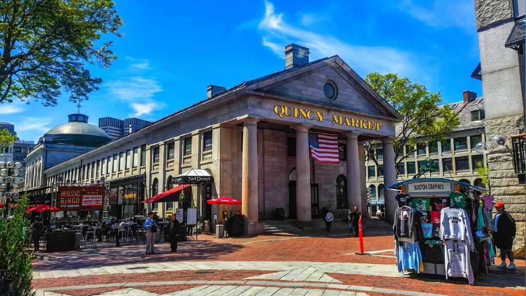 Quincy Market - thiên đường ẩm thực và mua sắm giữa lòng Boston lịch sử