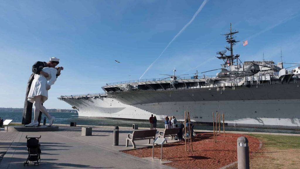Check in tàu sân bay lịch sử giữa lòng San Diego