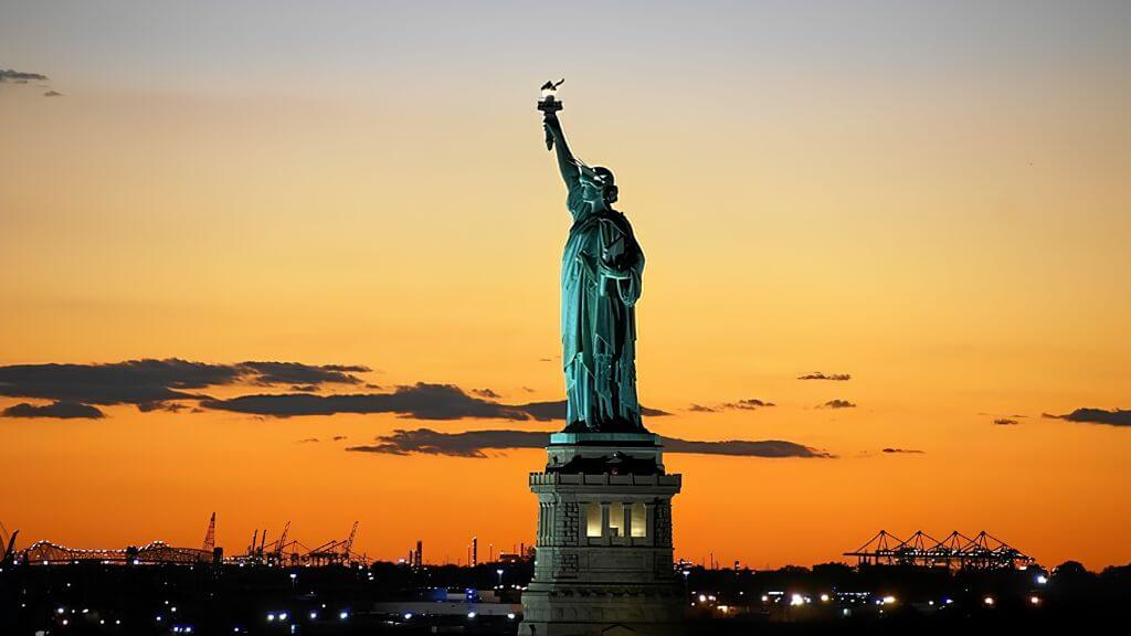 Du thuyền đến đảo Liberty – hành trình ngắm tượng Nữ Thần Tự Do từ vịnh New York