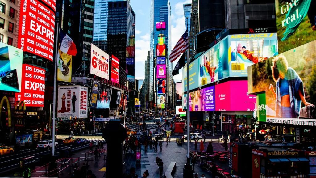 Quảng trường Thời đại (Times Square) – biểu tượng sôi động của New York