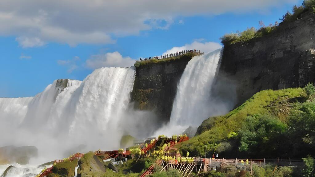 Thác Mỹ (American Falls) – một phần của thác Niagara nằm phía Hoa Kỳ