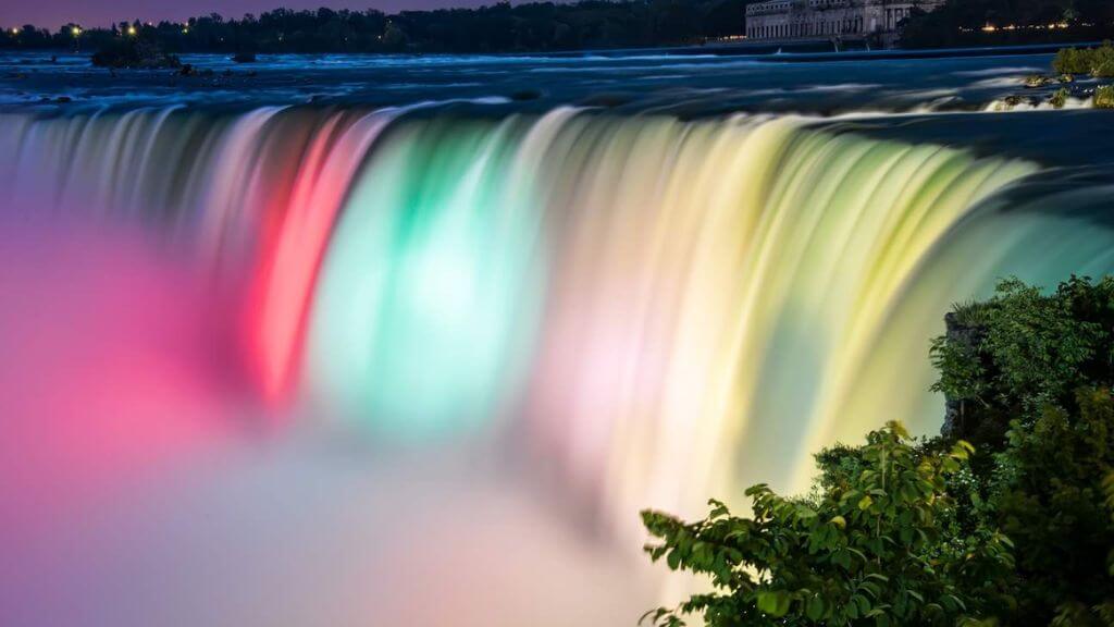 Thác Niagara về đêm – rực rỡ ánh đèn, lung linh giữa dòng nước hùng vĩ