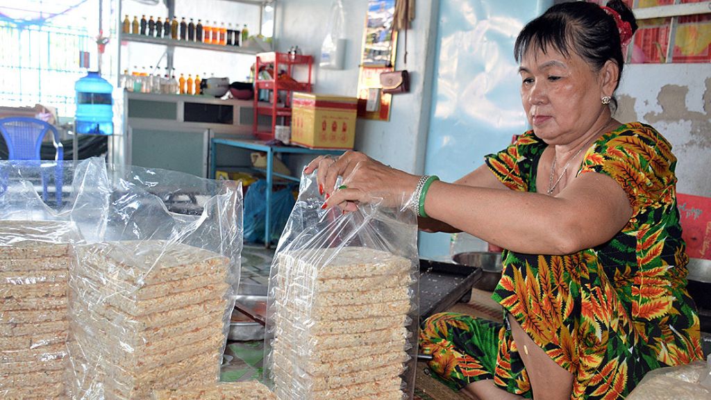 Trải nghiệm nổ cốm miền Tây