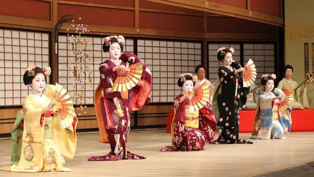 Thưởng thức màn biểu diễn Geisha