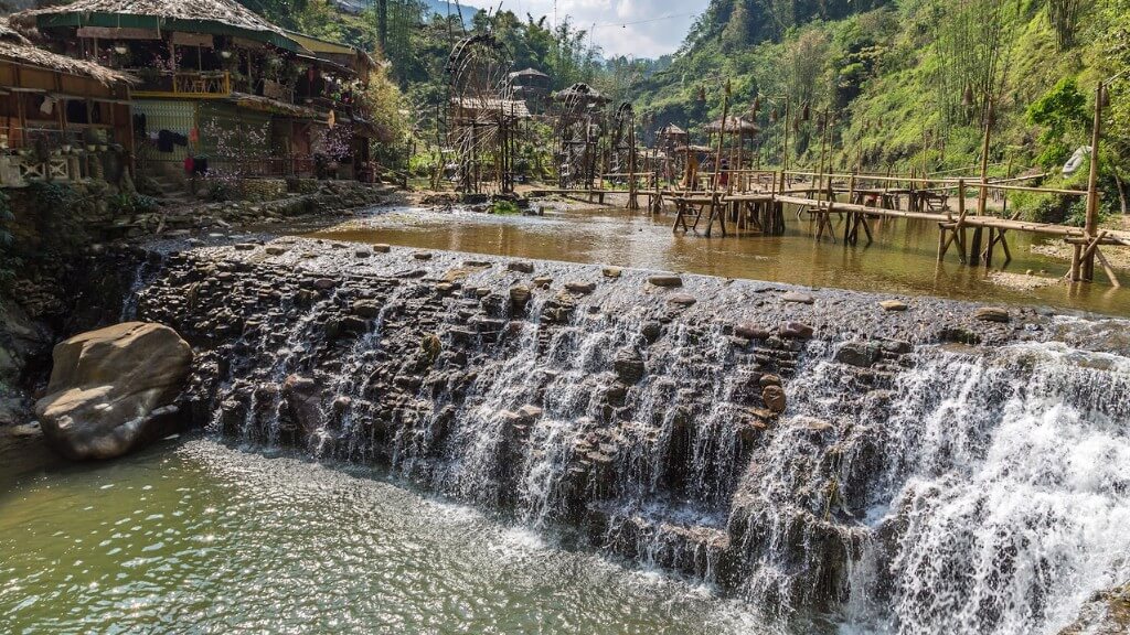 Dòng nước Thác Cát Cát như bản giao hưởng êm ái giữa bản làng