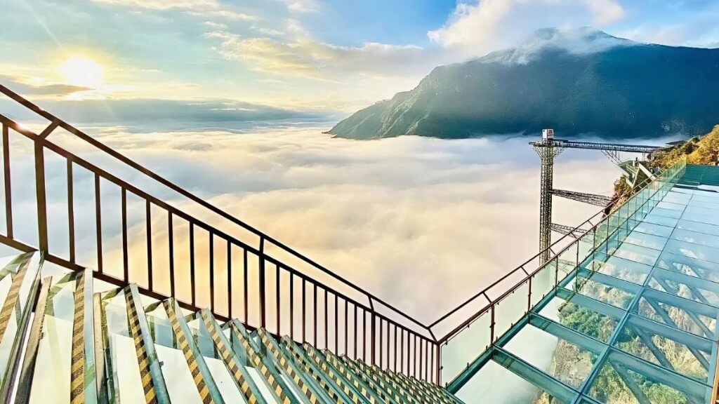 Săn mây tuyệt đỉnh ở Cầu kính Rồng Mây Sapa