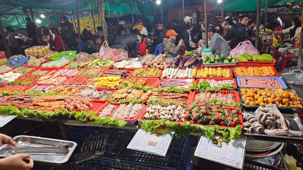 Thưởng thức ẩm thực vùng cao ở Chợ đêm Sapa