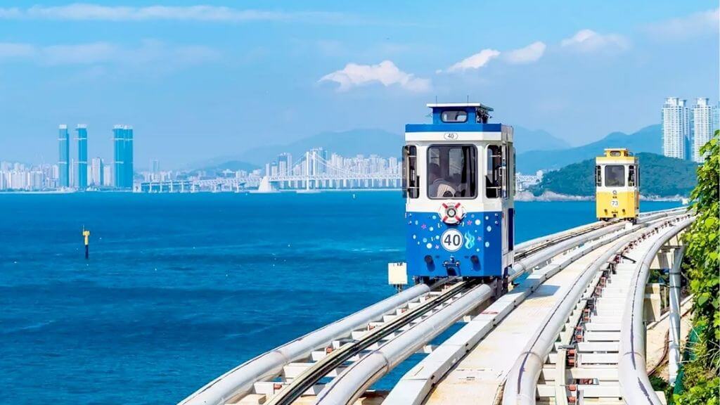 Tàu điện ven biển Haeundae – Hành trình ngắm biển và thành phố