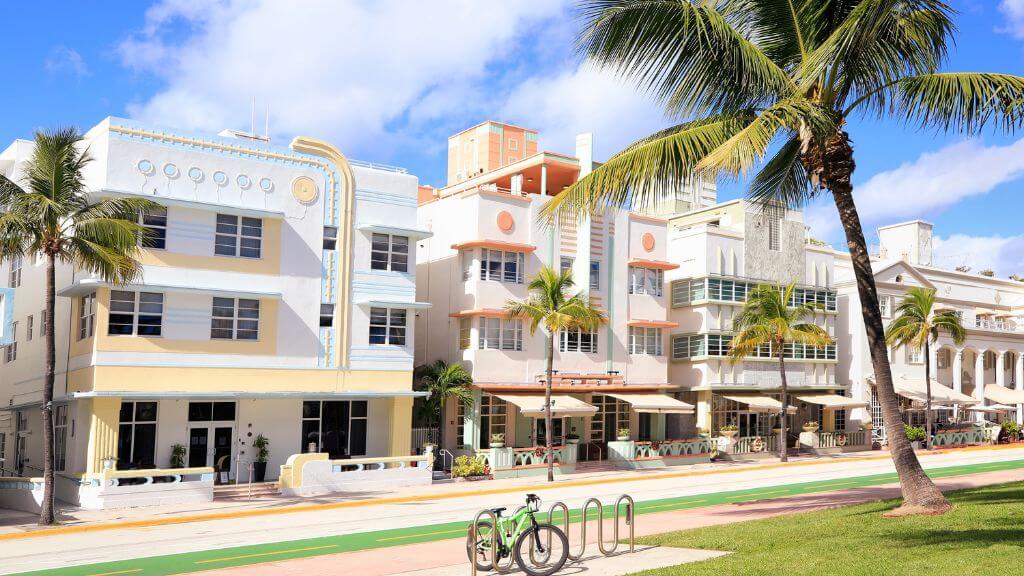 Dạo chơi tại South Beach & Art Deco District