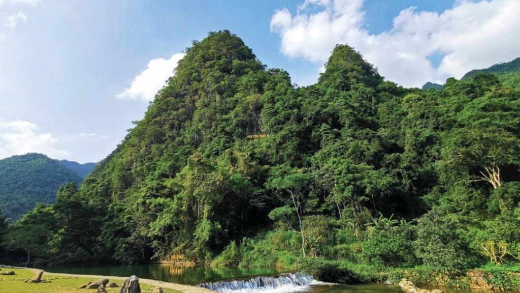 Tận hưởng không gian yên bình của núi Các Mác