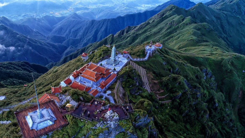 Kỳ quan thiên nhiên huyền ảo trên dãy Hoàng Liên Sơn