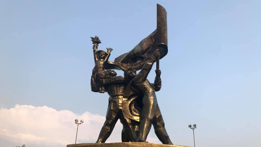 Tượng đài chiến thắng Điện Biên Phủ một tượng đài để kỷ niệm sự kiện trận Điện Biên Phủ năm 1954