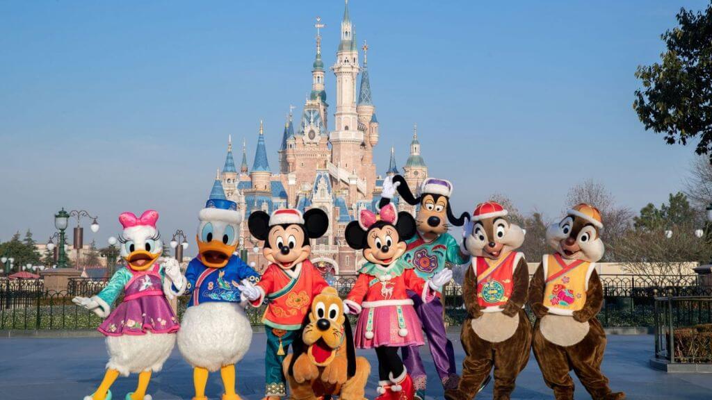 Đoàn tự do vui chơi tại Disneyland Thượng Hải