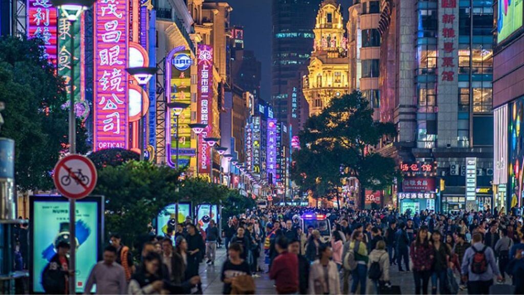 Phố đi bộ Nam Kinh tấp nập du khách