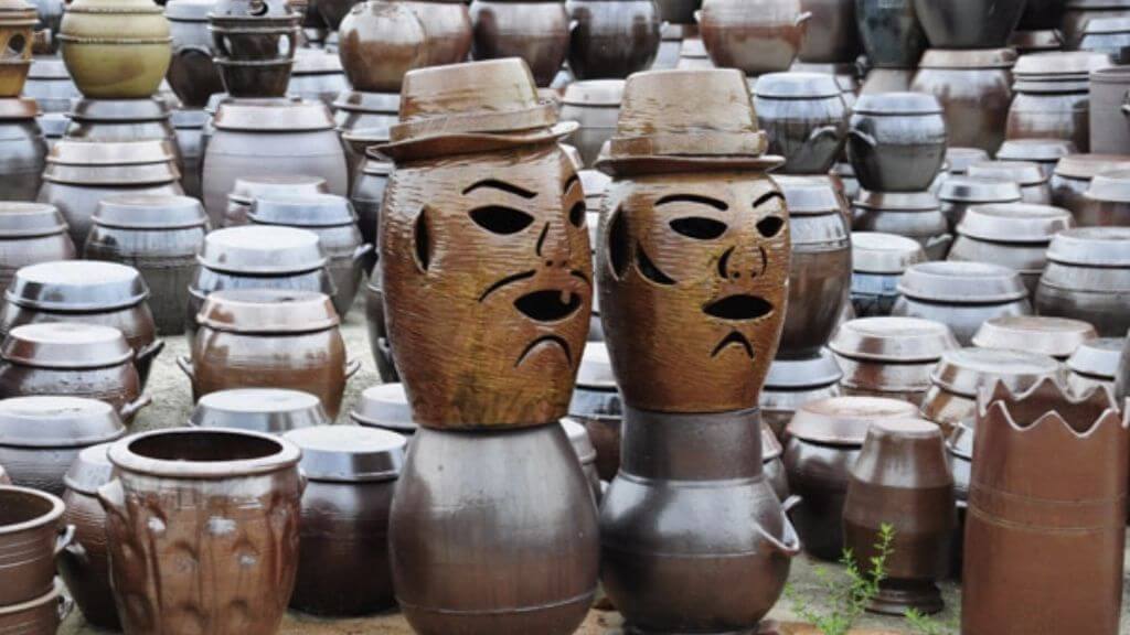 Bảo tàng gốm Onggi là ngôi làng chuyên sản xuất loại gốm đất nung truyền thống của Hàn Quốc