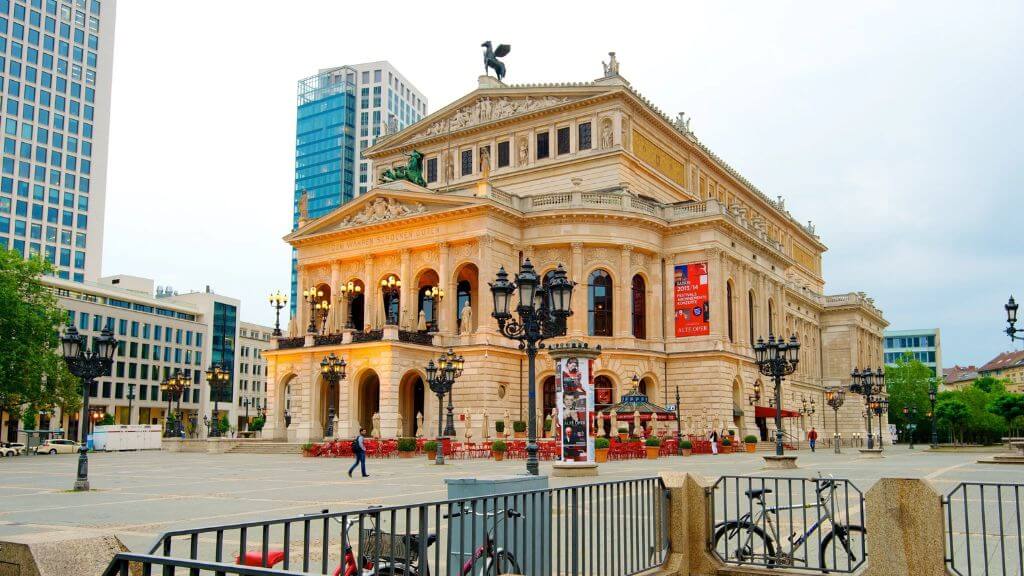 Kiến trúc của Nhà hát Opera Frankfurt