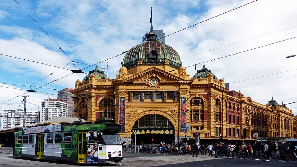 Nhà ga Flinders cầu nối giao thông Melbourne