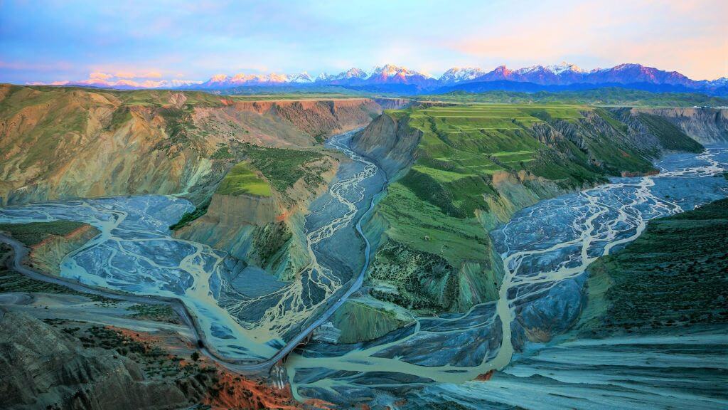 Chiêm ngưỡng ảnh sắc thiên nhiên Tân Cương (Kuitun Grand Canyon Stock)