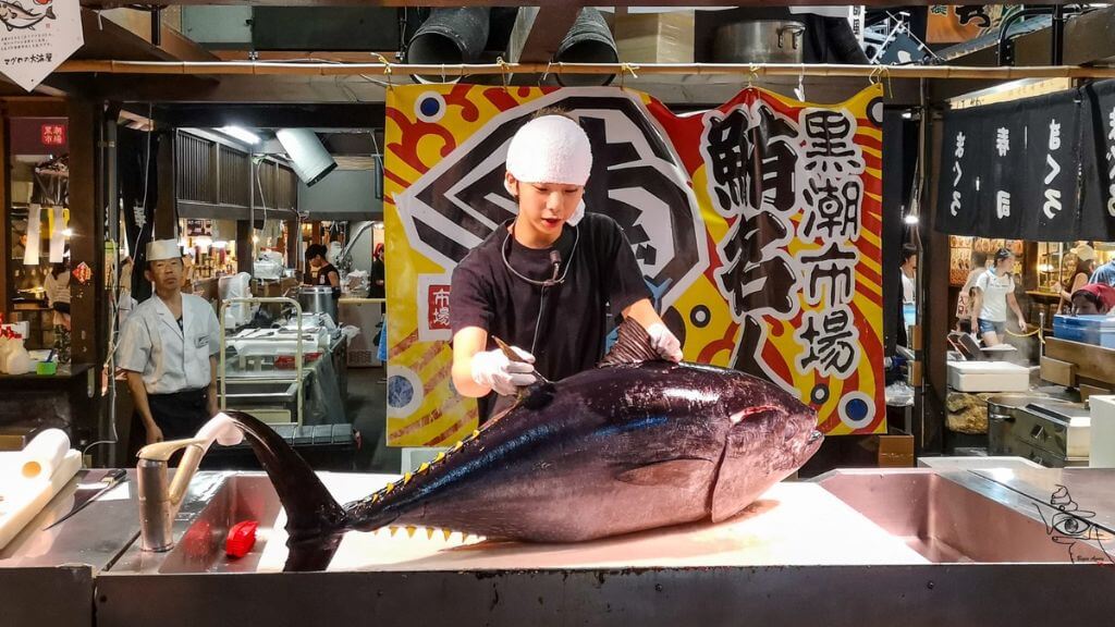 Màn trình diễn xẻ cá ngừ Tsuna Cutting Show đầy ấn tượng