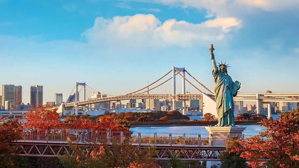 Vịnh Odaiba – Ngắm Cầu Rainbow Bridge và toàn cảnh vịnh Tokyo.