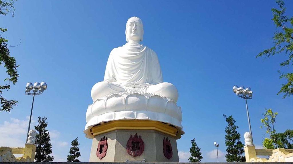 Bức tượng Kim Thân Phật Tổ chùa Long Sơn