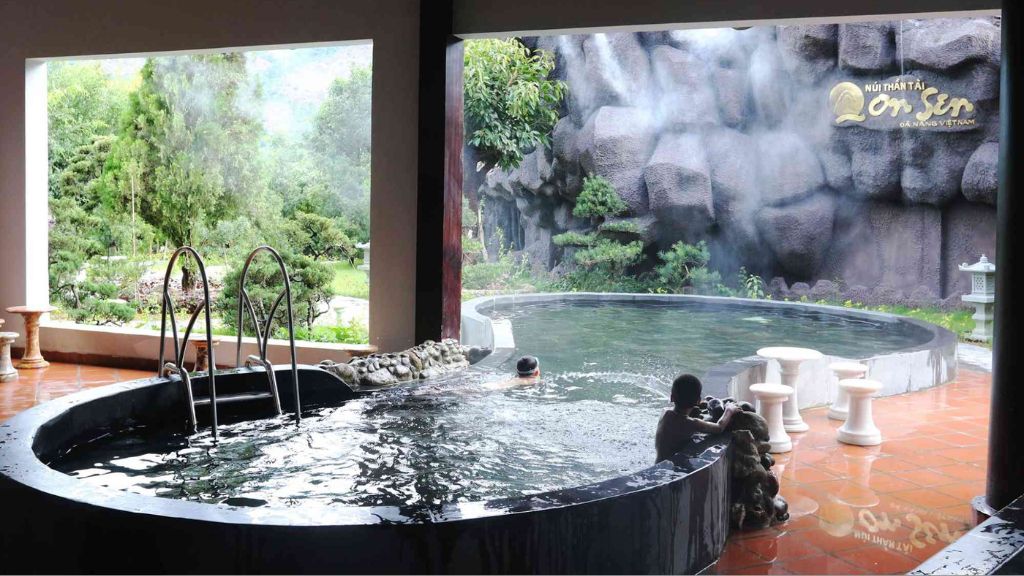 Trải nghiệm tắm khoáng nóng khi du lịch Đà Nẵng