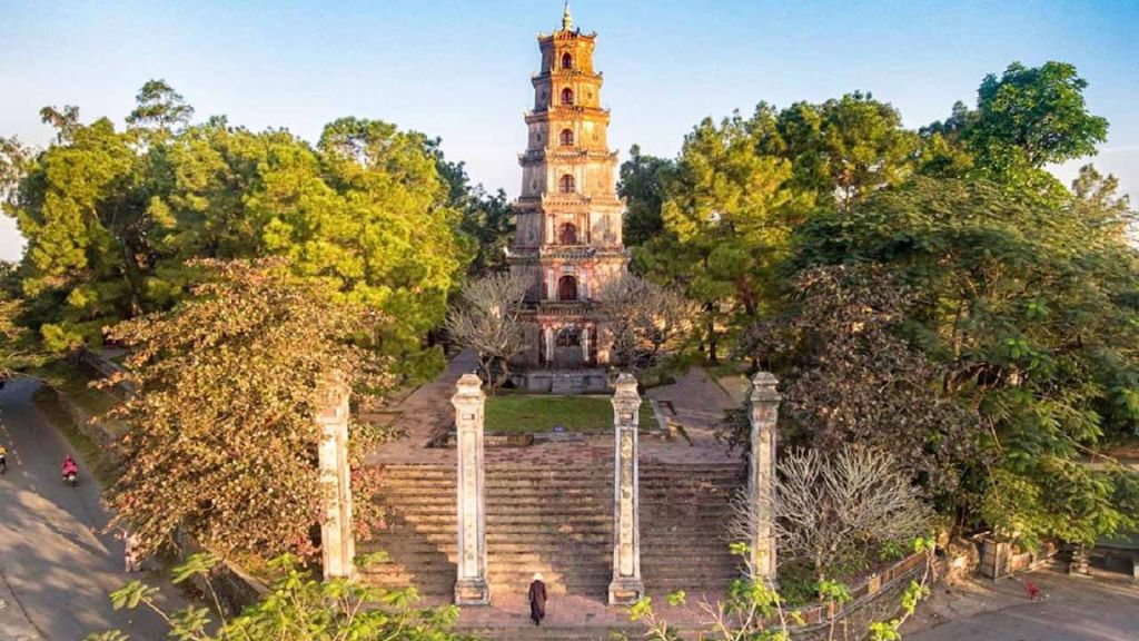 Tìm hiểu ngôi chùa cổ linh thiên nhất xứ Huế -Chùa Thiên Mụ
