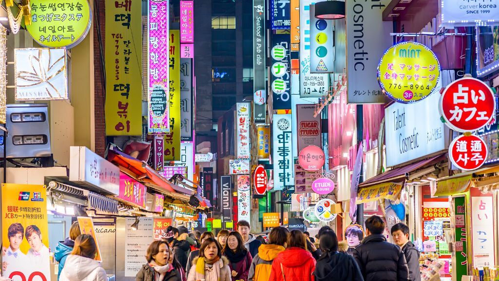 Khu phố Myeongdong - thiên đường ăn uống mua sắm