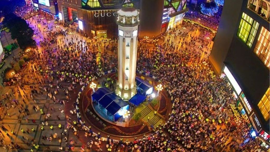 Dạo bước Phố Tưởng Niệm Bia Giải Phóng về đêm