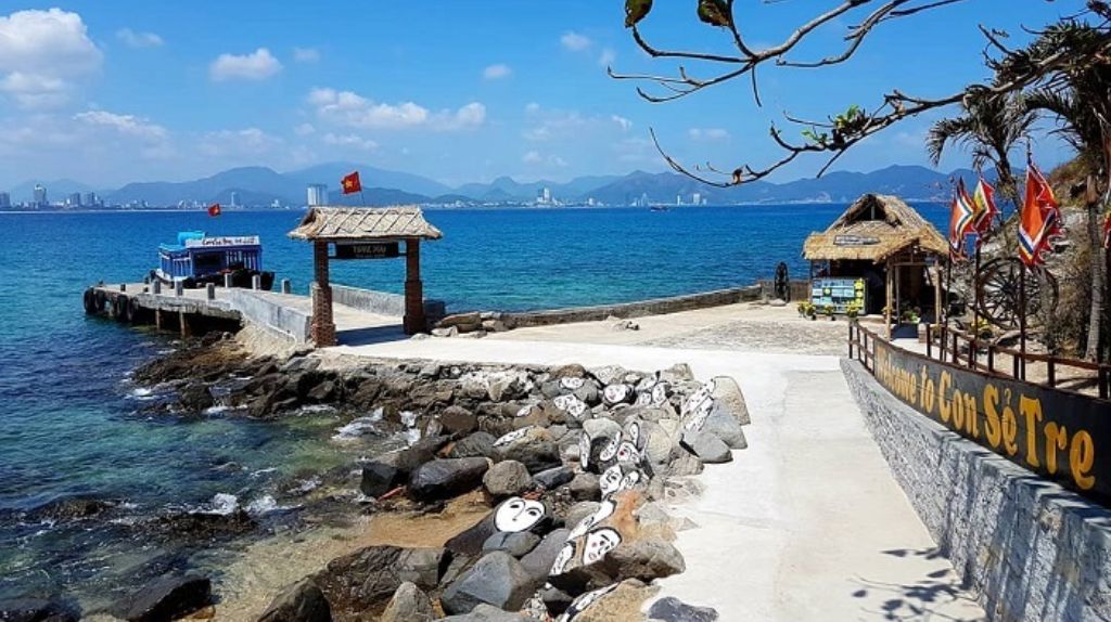 Quý khách tự do check in, chụp ảnh tại KDL Con Sẻ Tre