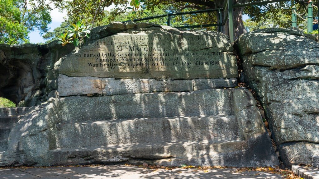 Mrs  Macquarie’s Chair   Công trình làm từ đá sa thạch hơn 200 năm lịch sử