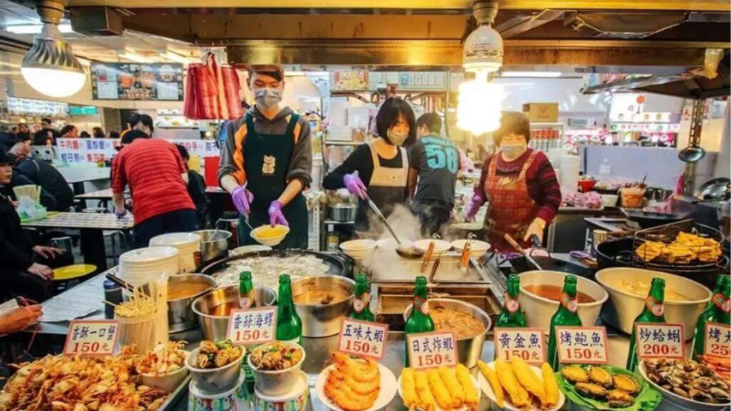 Khám phá ẩm thực hấp dẫn bên trong Chợ đêm Tây Môn Đinh