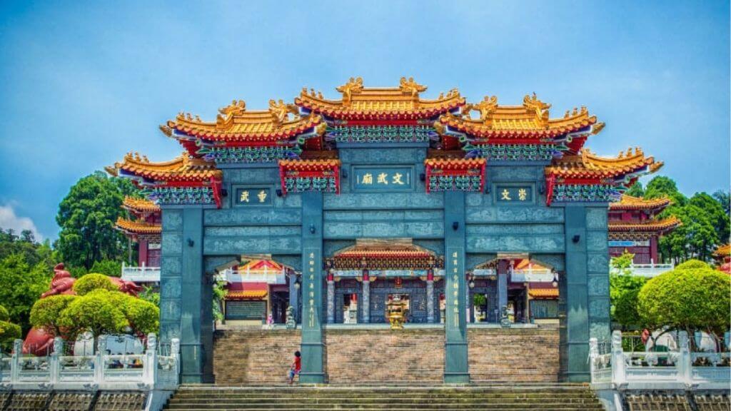 Tìm hiểu lịch sử tại Miếu Văn Võ