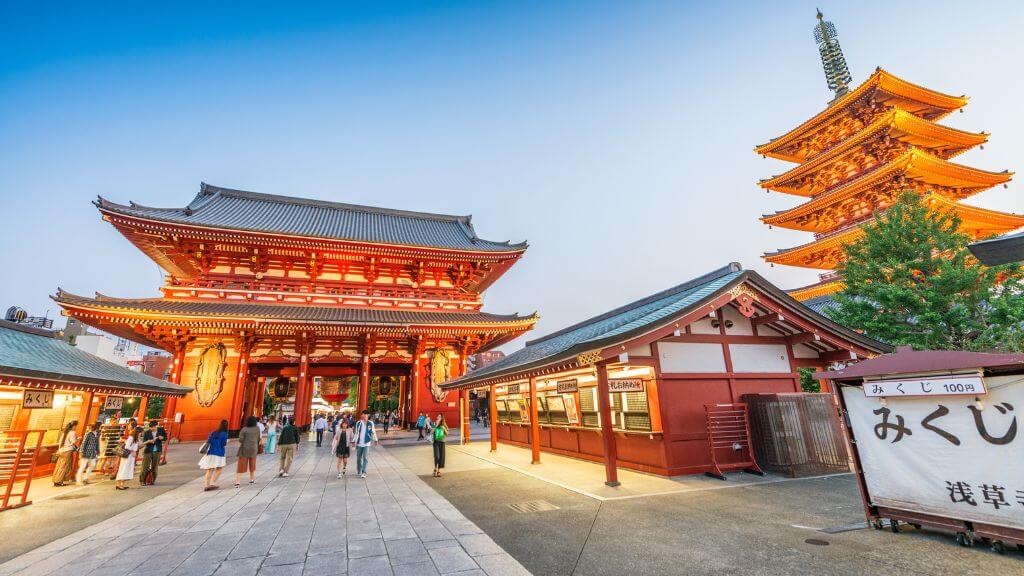 Đoàn chiêm bái Asakusa Kannon