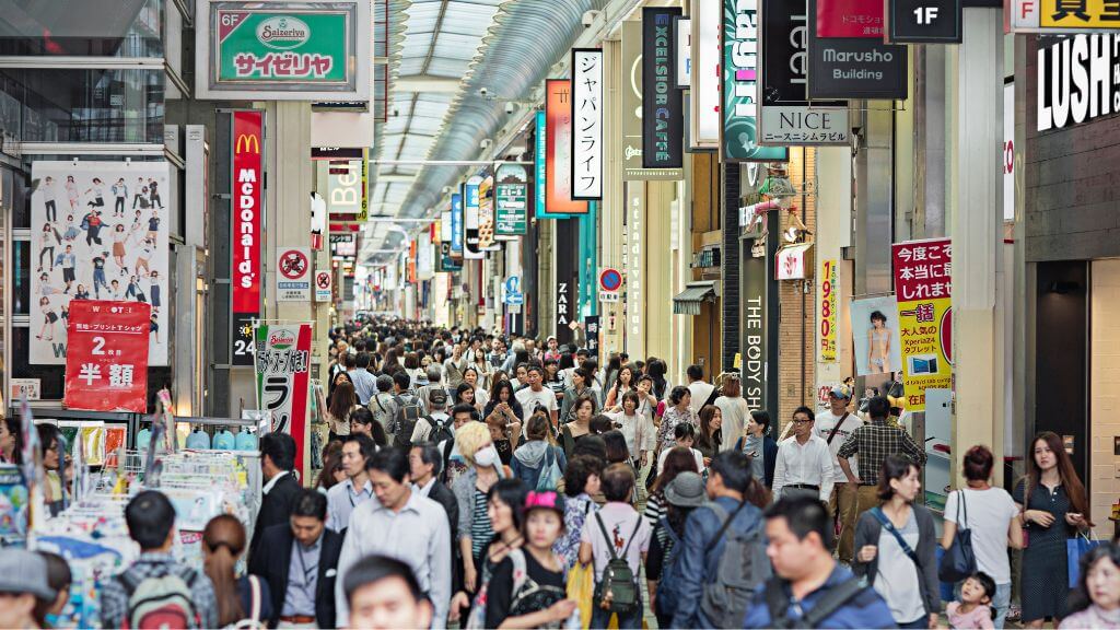 Phố Shinsaibashi luôn đông đúc và nhộn nhịp