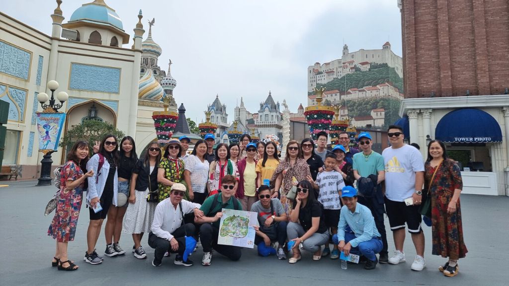 Đoàn check in công viên giải trí Everland đình đám