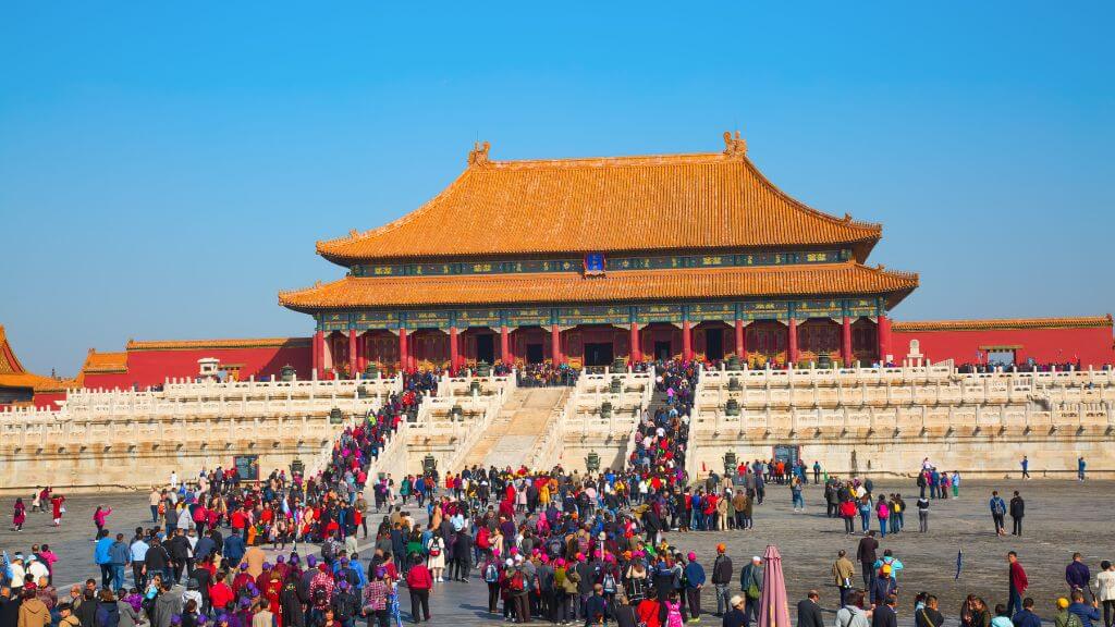 Tử Cấm Thành thu hút đông đảo du khách tham quan