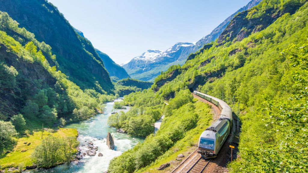 Cung đường tàu lửa dốc nhất thế giới