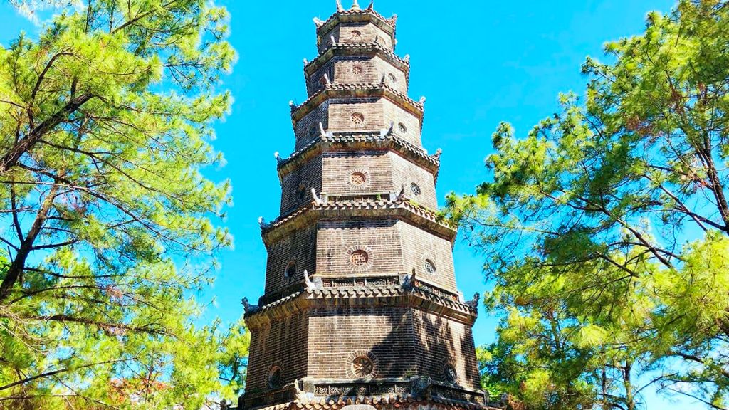 Chùa Thiên Mụ - ngôi chùa hơn 400 năm tuổi xứ cố Đô