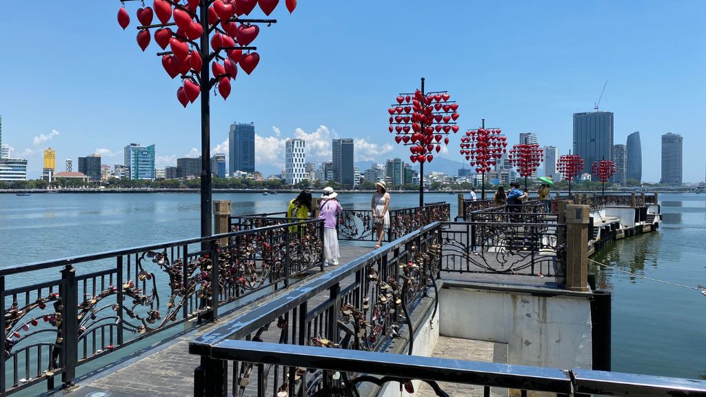 Đừng bỏ lỡ Cầu Tình Yêu khi du lịch Đà Nẵng