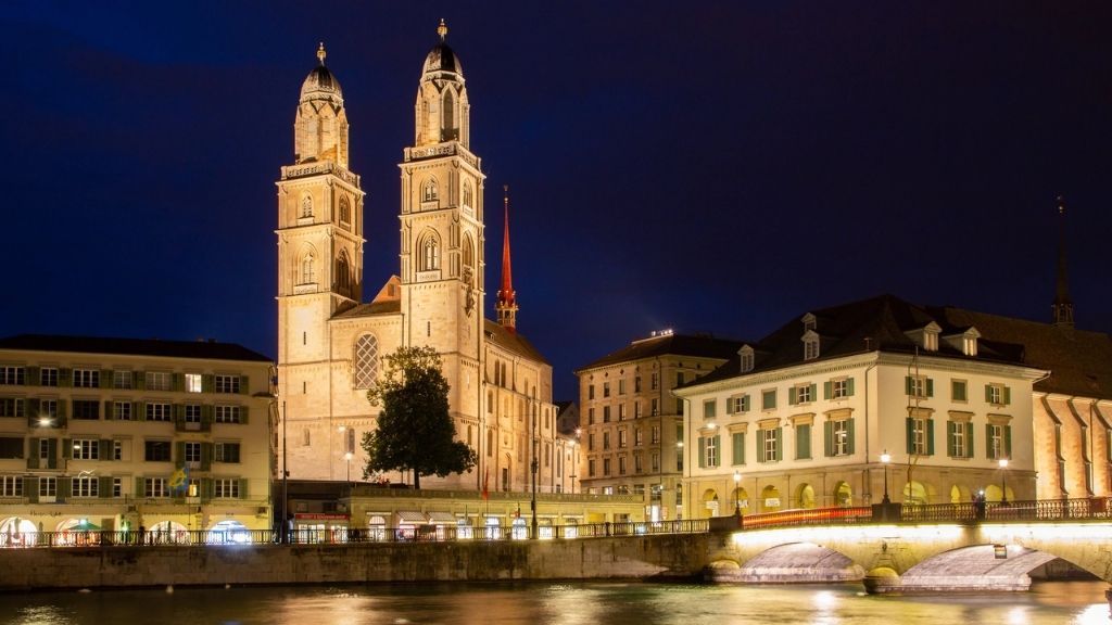 Nhà thờ Grossmuenster tại Phố cổ Zürich