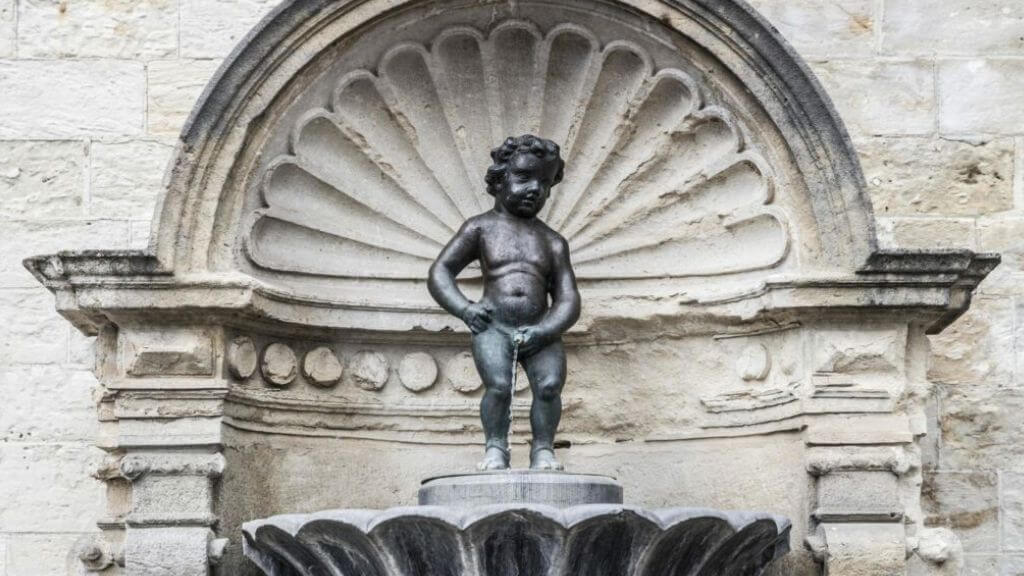 Bức tượng đồng Chú bé đứng tè Manneken Pis