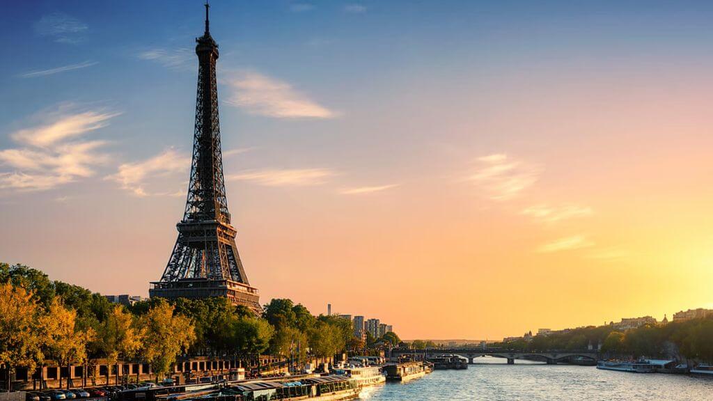 Paris lúc hoàng hôn