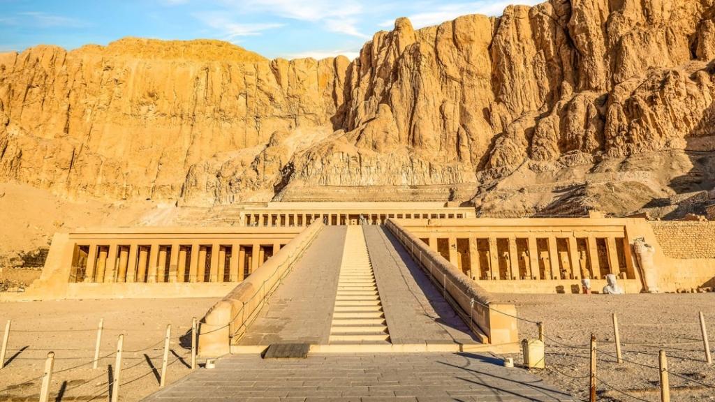 Đền Hatshepsut thờ một trong nữ hoàng đầu tiên thế giới