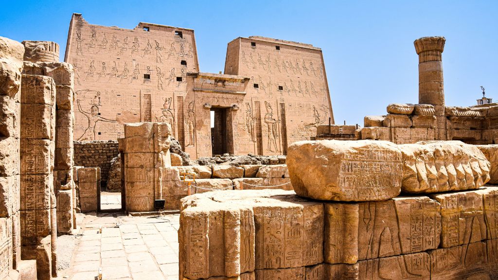 Đền thờ Edfu đẹp nhất Ai Cập