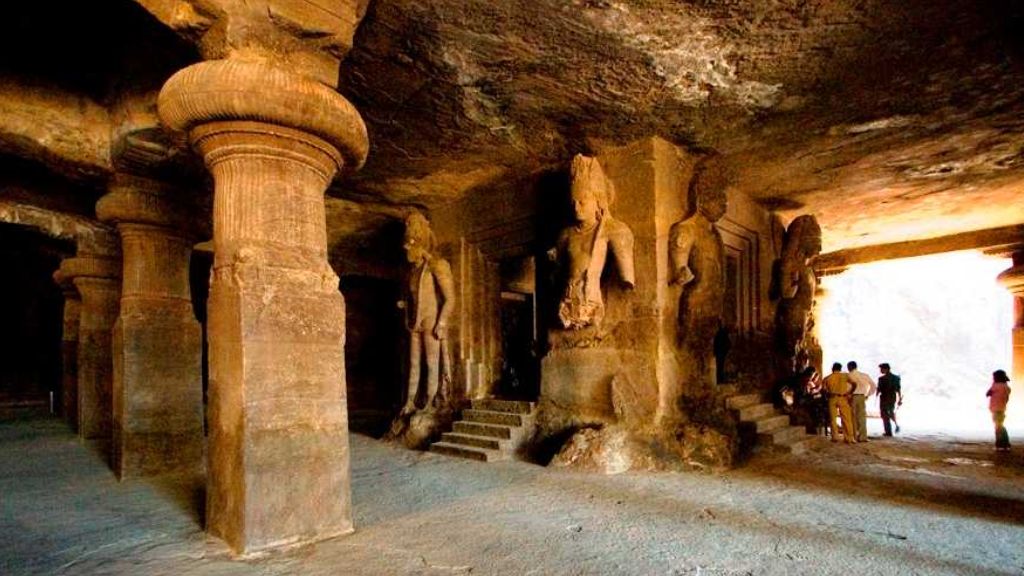 Bên trong hang động Elephanta