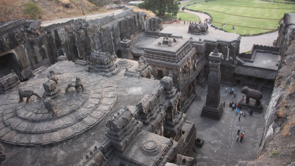 Toàn cảnh quần thể hang động Ellora