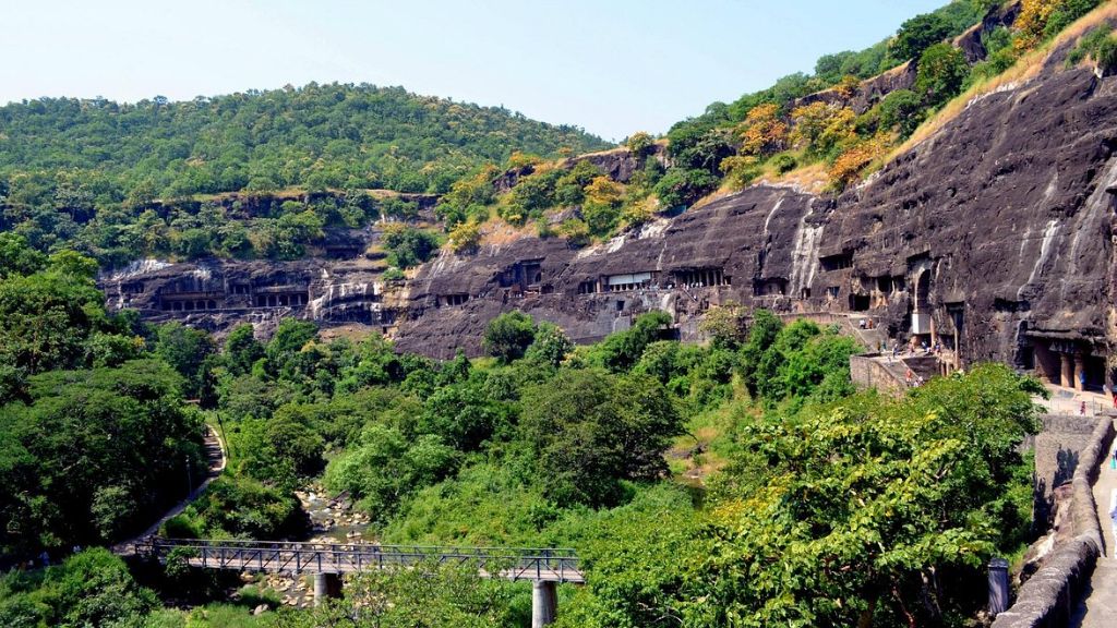 Khám phá quần thể hang động Ajanta.